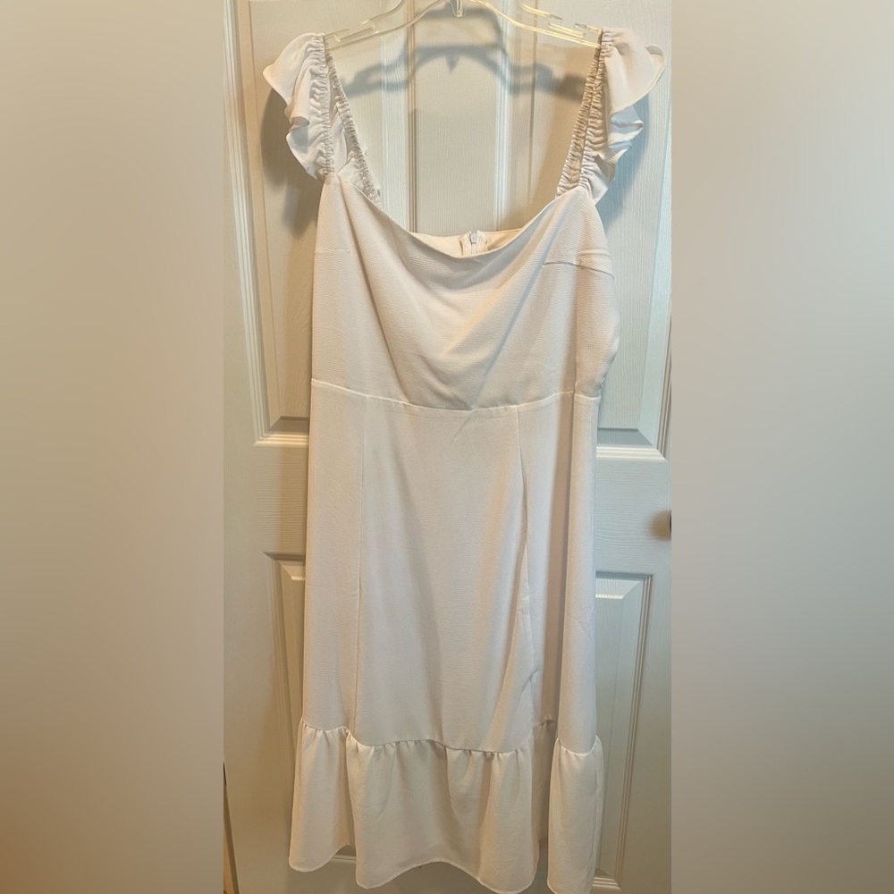 XL Summer White Dress w/Ruffled Sleeves.
